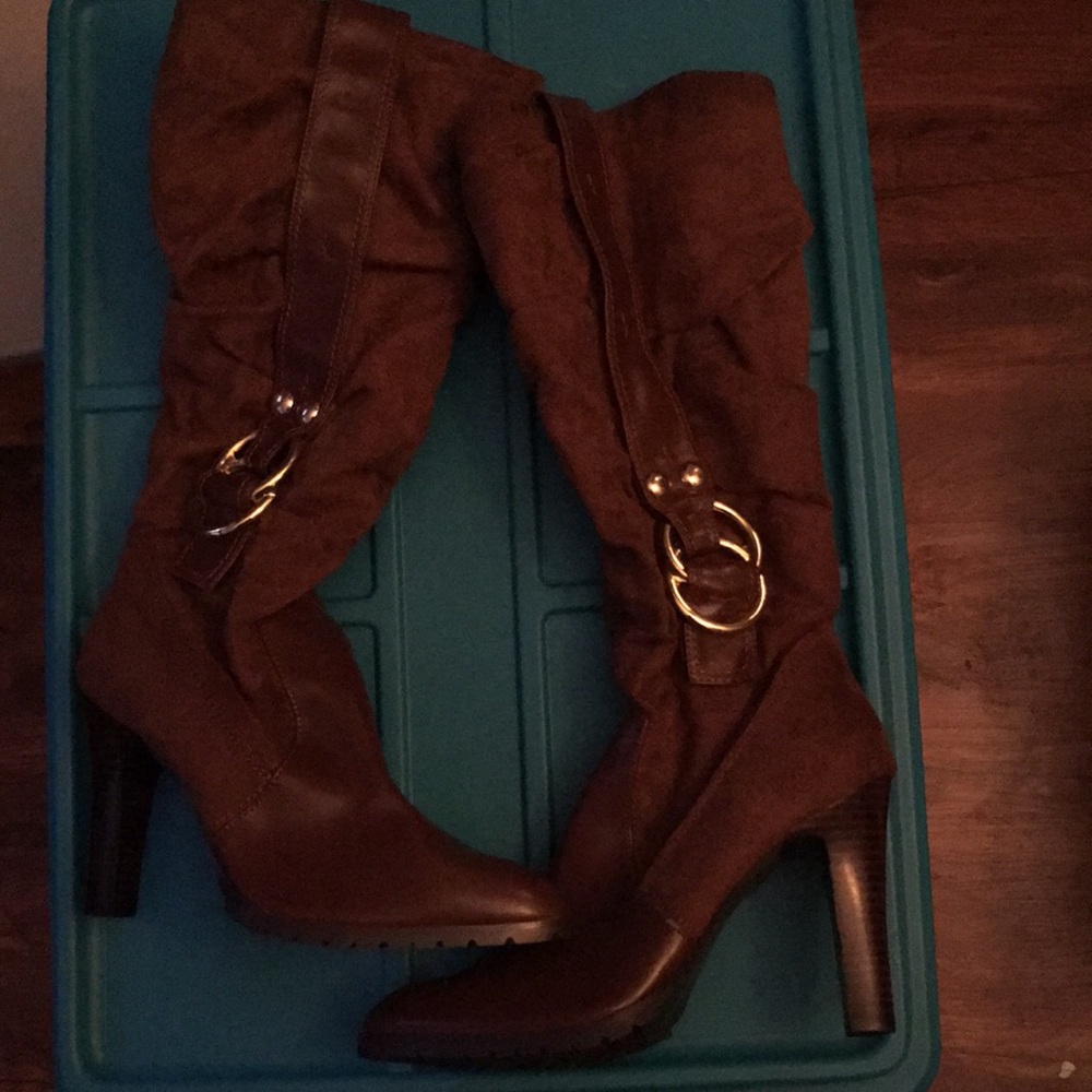 Boots Brown Suede 5inch, never worn
